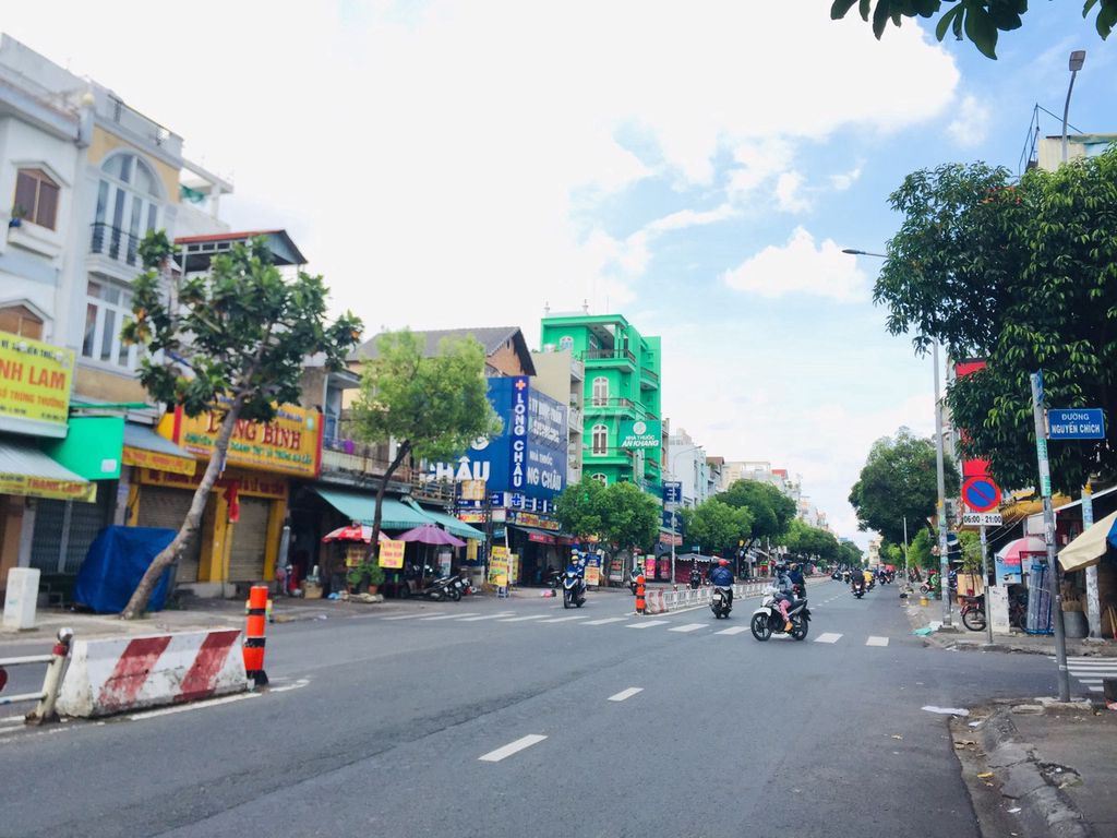 Mặt Tiền Nguyễn Sơn, Cách Cổng Chợ 40m, Khu Sung