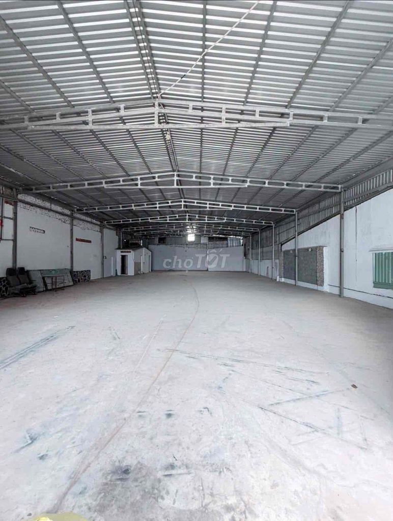 KHO XƯỞNG 300m CONT TẬN KHO VP NGAY NGÃ 4 BÌNH PHƯỚC