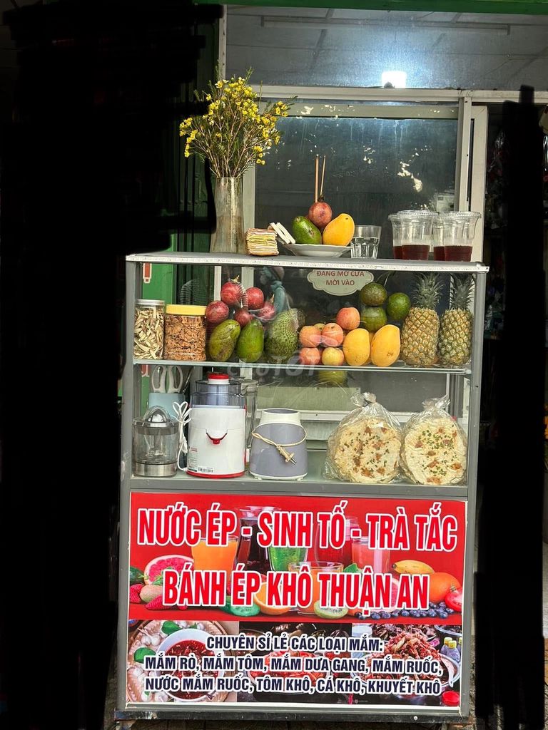 Tủ trưng bày Kính, Kim loại Bạc. Mua bán Tủ, kệ gia đình tại Thành phố Huế Thừa Thiên Huế được đăng bởi Phạm quốc khánh hình 1