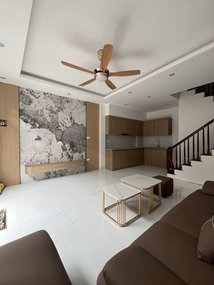 Phú Diễn, nhà 3 tầng, 3 phòng ngủ, mặt tiền 5m, tiện ích đầy đủ!