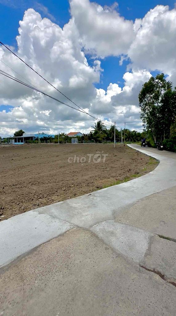 Đất thổ thị, cách tỉnh lô 50m, bán kính 900m đầy đủ tiện ích. Mua bán đất tại Huyện Tân Trụ Long An được đăng bởi Tuyến Lê hình 3