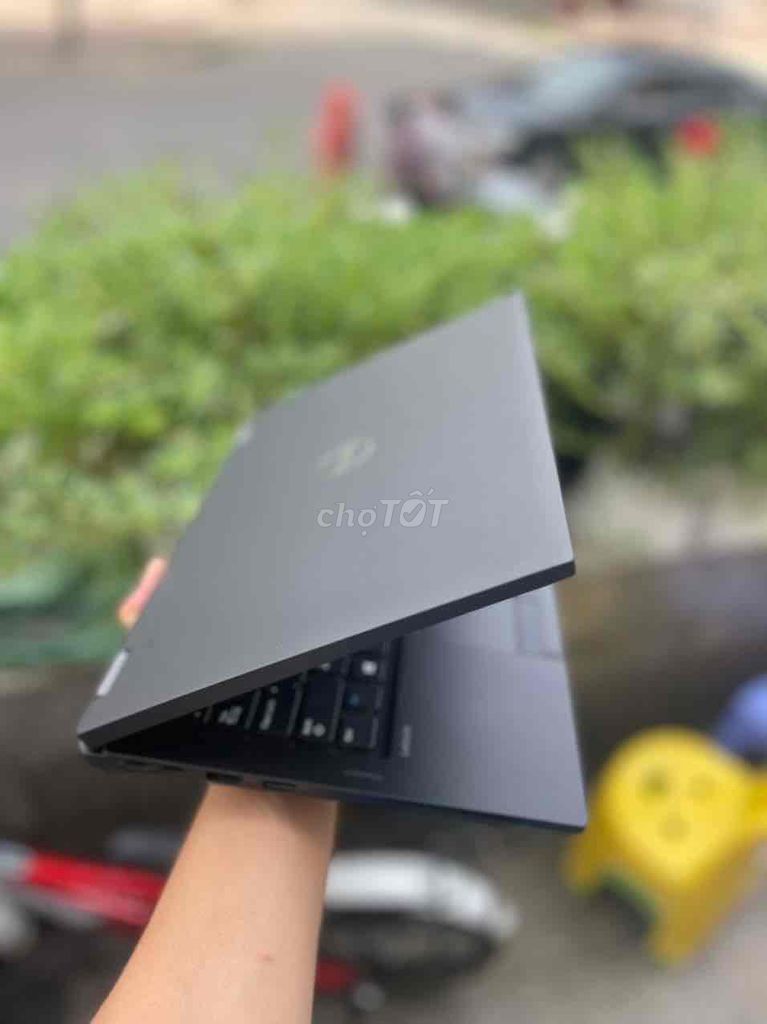 Em có con máy latitude 7390 không dùng tới cần pas