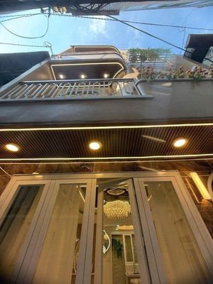 Rent · 3 bd · 32 м² · Quận Tân Bình, ул. Đường Bành Văn Trân