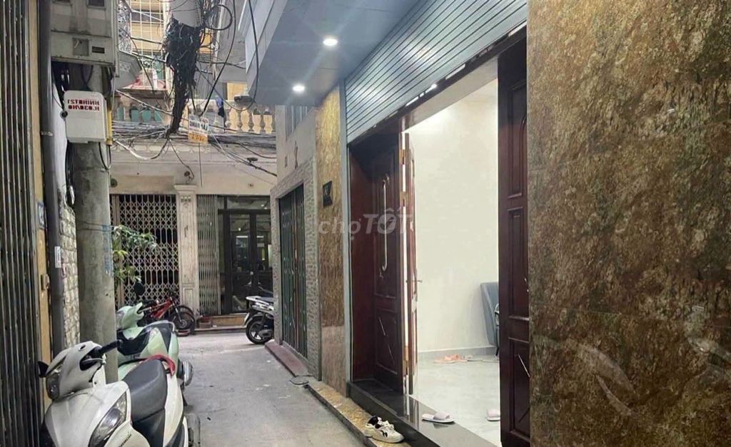 Bán nhà 5 tầng mặt tiền 5m Hai Bà Trưng, 9.8 tỷ