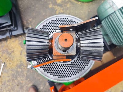 Máy ép cám viên S250 2 lô vát - Phiên bản mới. Mua bán Đồ chuyên dụng, Giống nuôi trồng tại Thị xã Sơn Tây Hà Nội được đăng bởi Hằng Bình Quân 