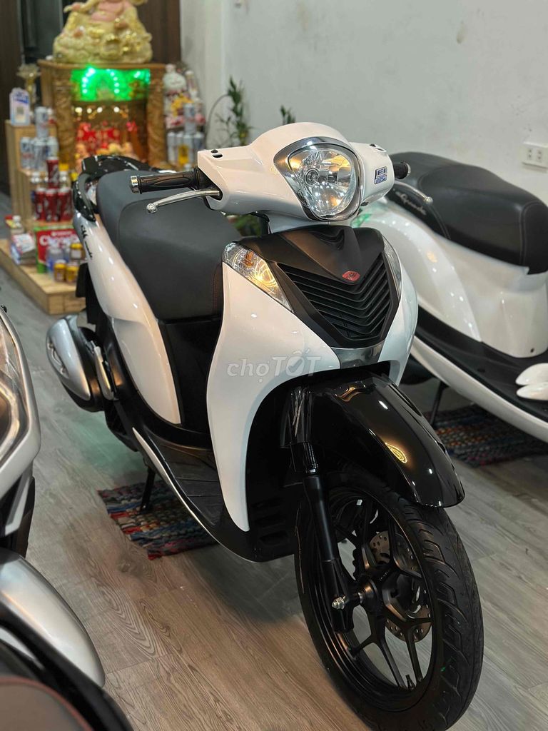 Sh mode 2017 trắng đen siêu đẹp nợ xấu trả 12 triu. Mua bán Xe máy tại Quận Thanh Khê Đà Nẵng được đăng bởi Xe Máy Cũ Hải Nguyễn hình 3