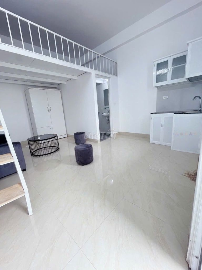 Номер в хостеле с мансардой, полностью меблированный, 250 Kim Giang Lane
