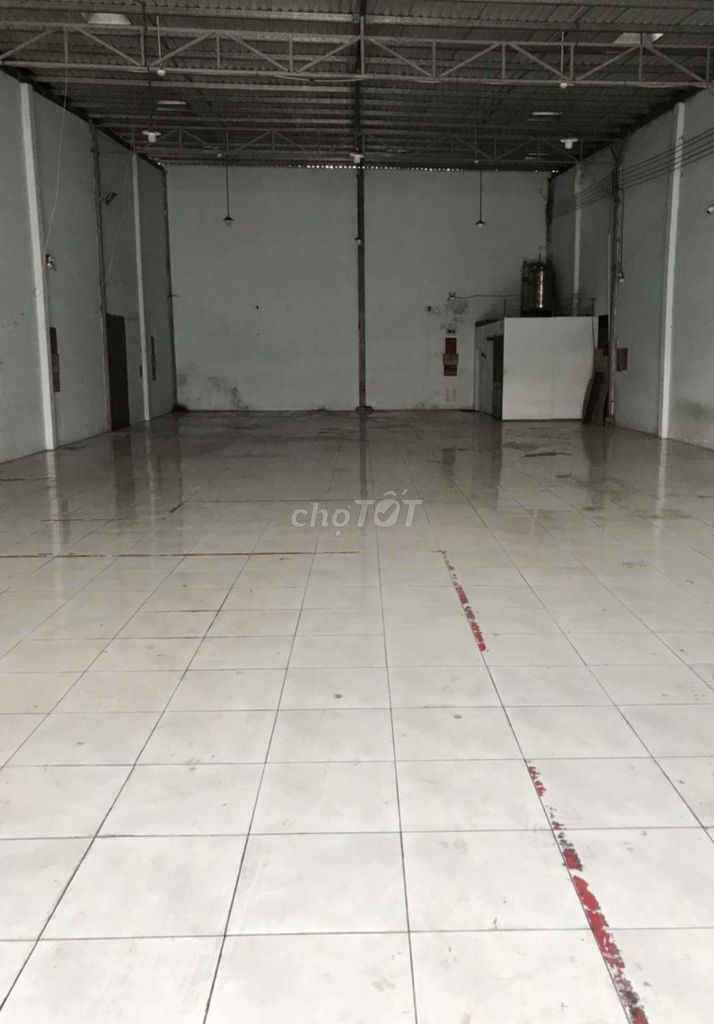 CHO THUÊ KHO,XƯỞNG 300M² Đ XE LỚN NGAY LÊ TRỌNG TẤN