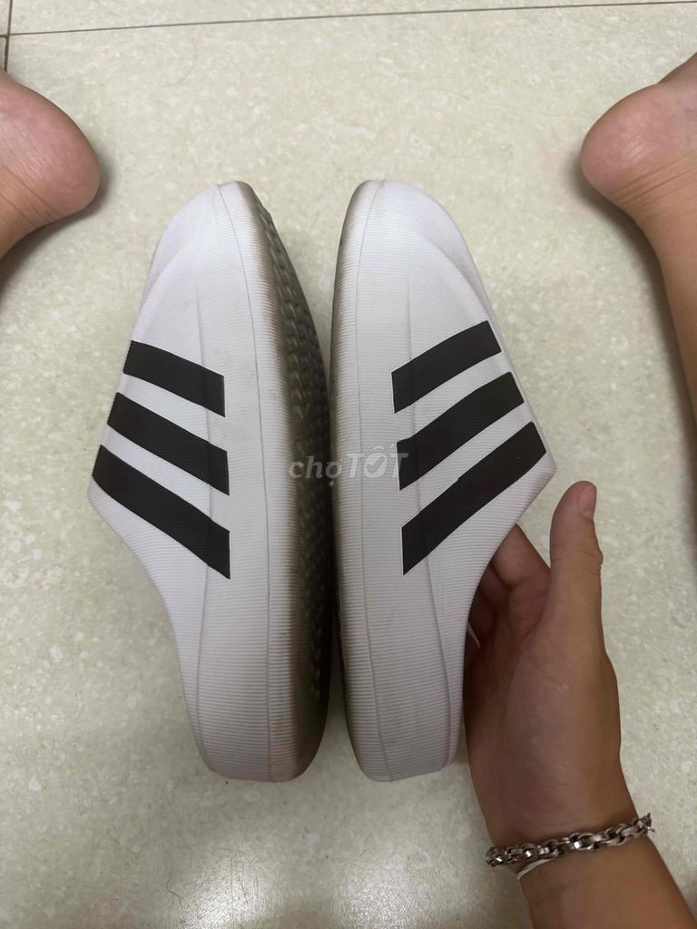 Dép Adidas Trắng size 43. Mua bán Giày dép tại Thành phố Hải Dương Hải Dương được đăng bởi Hoàng Trung Hải hình 1