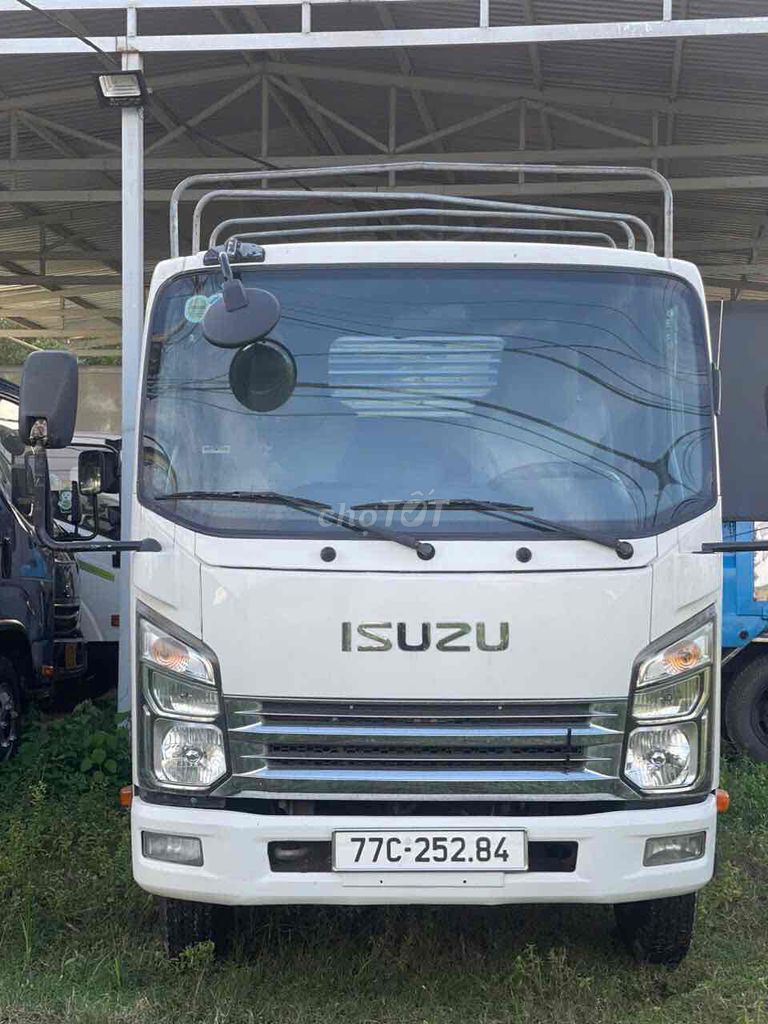 xe tải mui bạc ,teraco máy Isuzu 2,4 tấn ,sx 2017