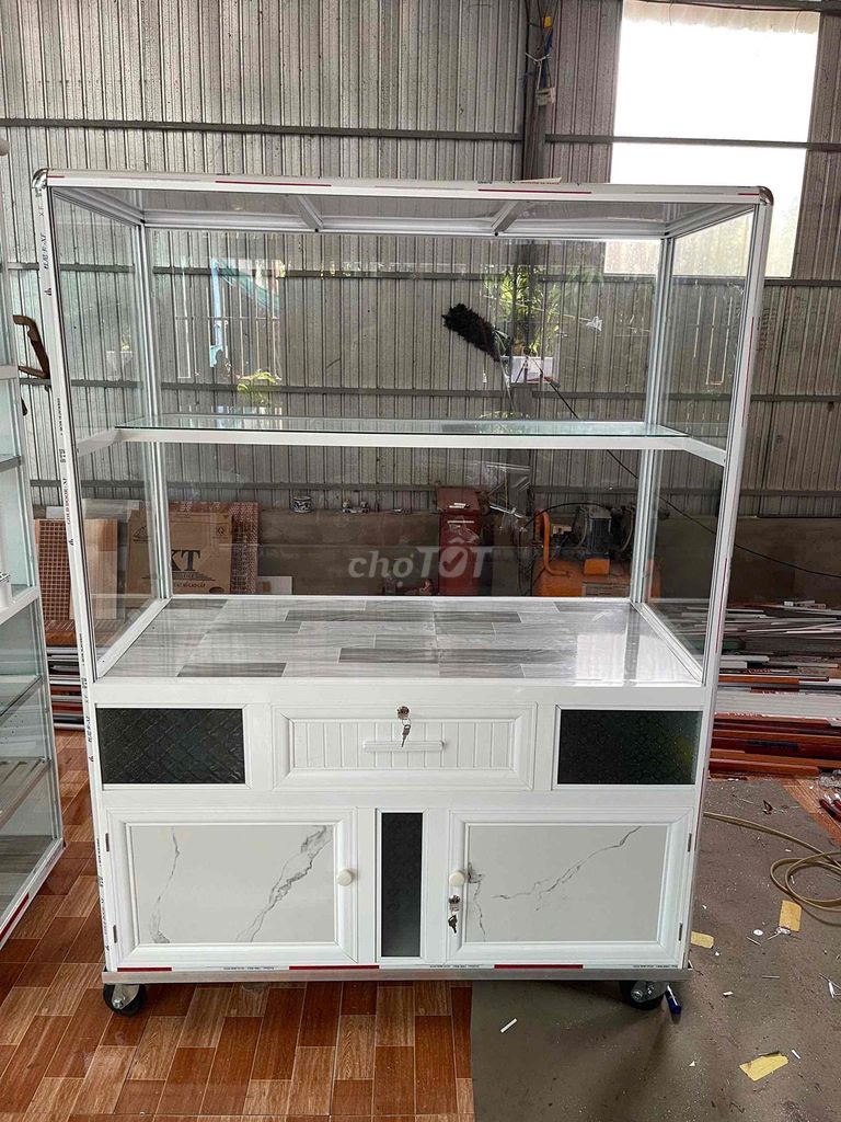 Tủ trưng bày nhôm kính trắng. Mua bán Đồ chuyên dụng, Giống nuôi trồng tại Huyện Chợ Mới An Giang được đăng bởi Đặng Hiếu Thạnh hình 1