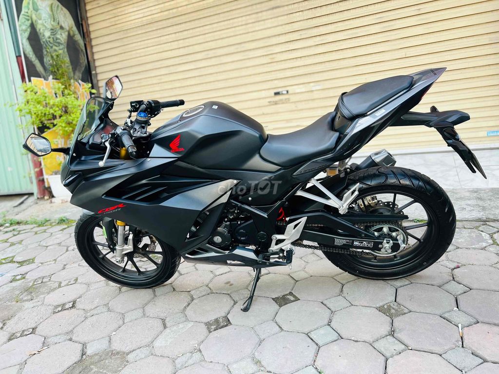 Honda CBR 150 abs đời mới.chính chủ đập thùng pkl. Mua bán Xe máy tại Quận Cầu Giấy Hà Nội được đăng bởi Tong motor xe may hình 4