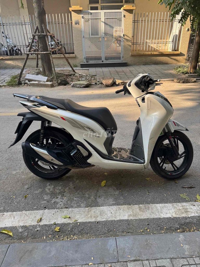 cần tiền bán gấp xe sh 150 ABS. Mua bán Xe máy tại Quận Hà Đông Hà Nội được đăng bởi tùng hình 2