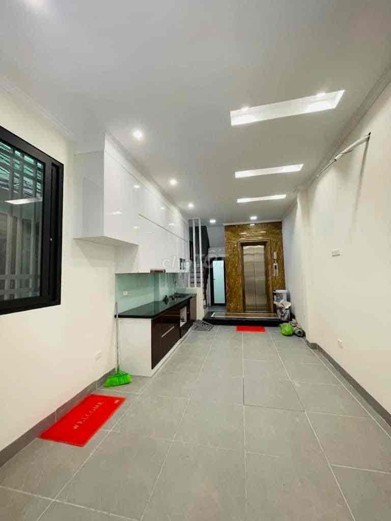 Bán nhà Văn Cao 40M2-7 Tầng-Thang máy-Ô tô đỗ cửa-Phân lô-kinh doanh