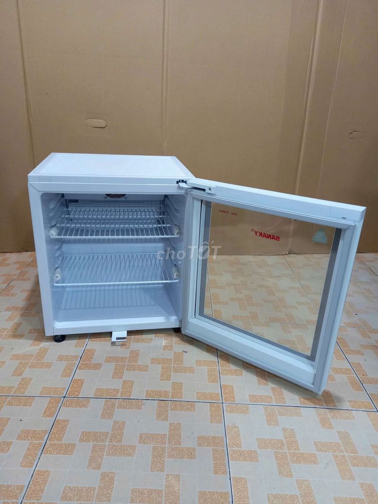 Tủ lạnh Sanaky Q658N8 cửa kính nhỏ gọn, chính hãng