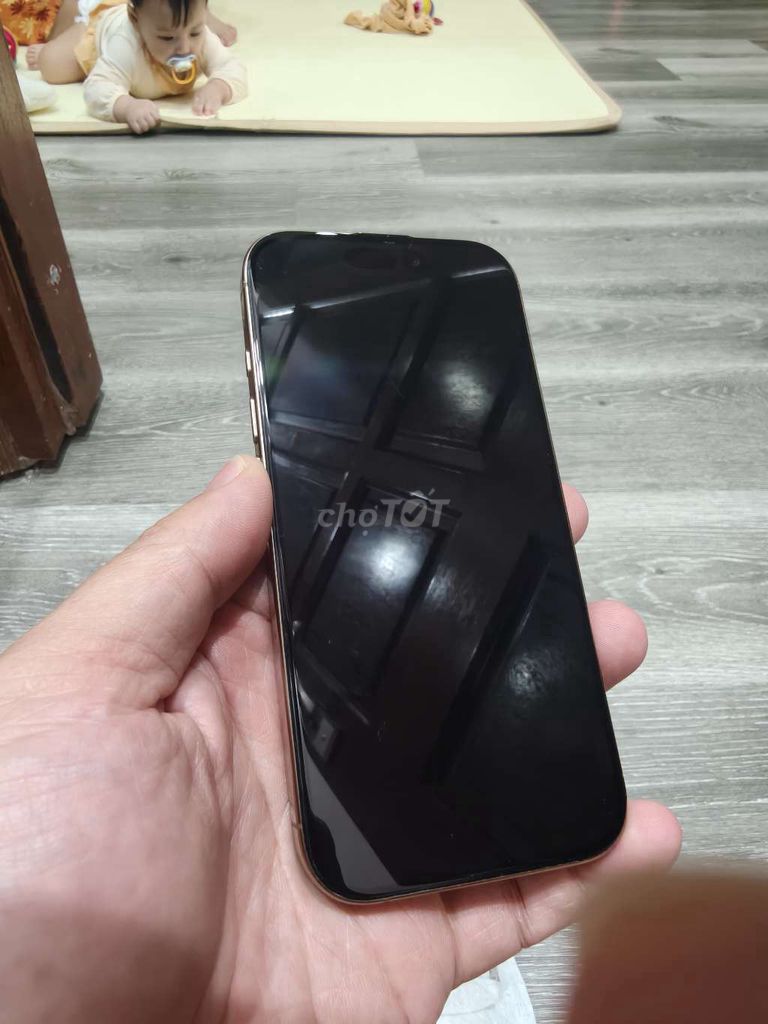 Apple iPhone 16 Pro vàng. Mua bán Điện thoại tại Huyện Hoài Đức Hà Nội được đăng bởi Linh Vũ Nguyễn hình 1