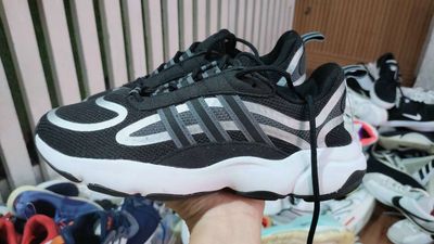 Giày Adidas size 41 trắng đen 2hand authentic