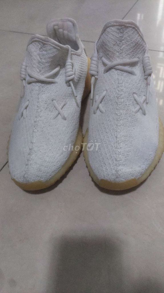 Giày thể thao Adidas Yeezy Trắng sữa 44. Mua bán Giày dép tại Quận Tân Phú Tp Hồ Chí Minh được đăng bởi Dẩu Trần  hình 1