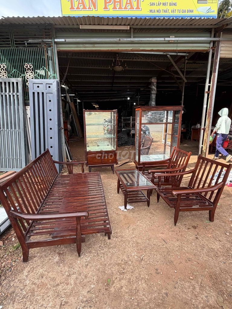 Tủ rượu cẩm Nâu Cổ điển. Mua bán Tủ, kệ gia đình tại Thành phố Buôn Ma Thuột Đắk Lắk được đăng bởi Lekiet hình 1