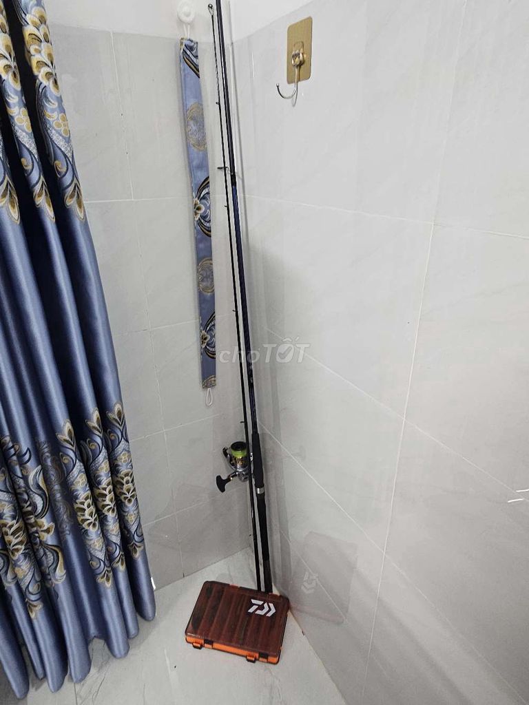 Cần câu máy Daiwa Đen. Mua bán Đồ thể thao, Dã ngoại tại Quận Bình Thuỷ Cần Thơ được đăng bởi Huỳnh Thanh Bình hình 1