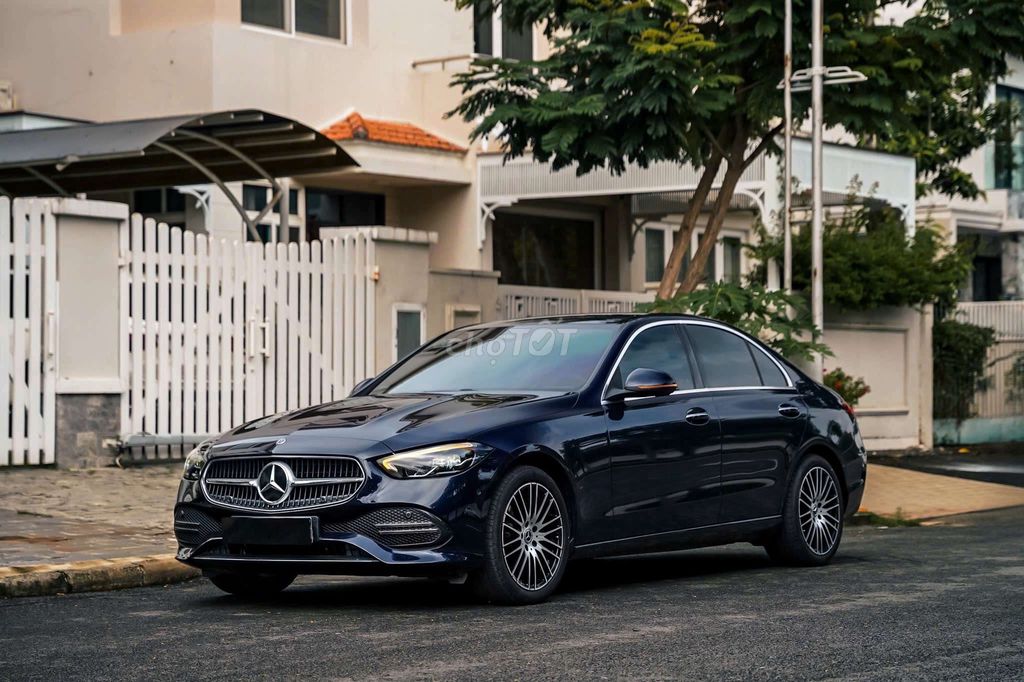 Mercedes C200 Avantgarde Plus siêu lướt 13.000km. Mua bán Ô tô tại Quận 7 Tp Hồ Chí Minh được đăng bởi Hoàn Lee Xe Lướt hình 2
