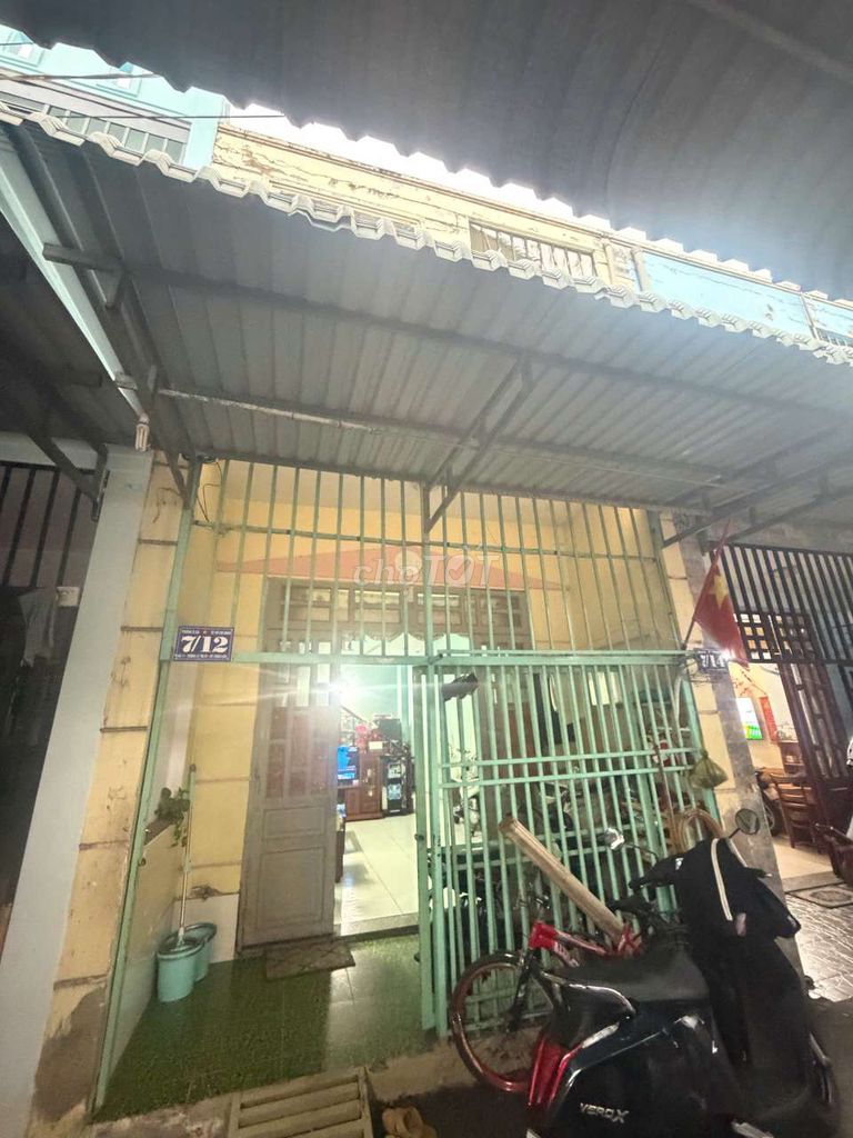 nhà lầu đường xe hơi có gp xây dựng gần đường Lê thị út