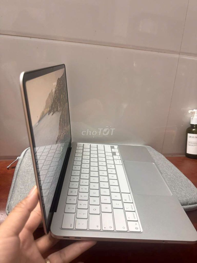 Apple MacBook Air Retina Bạc Mỏng nhẹ. Mua bán Laptop tại Huyện Hóc Môn Tp Hồ Chí Minh được đăng bởi Long hình 1