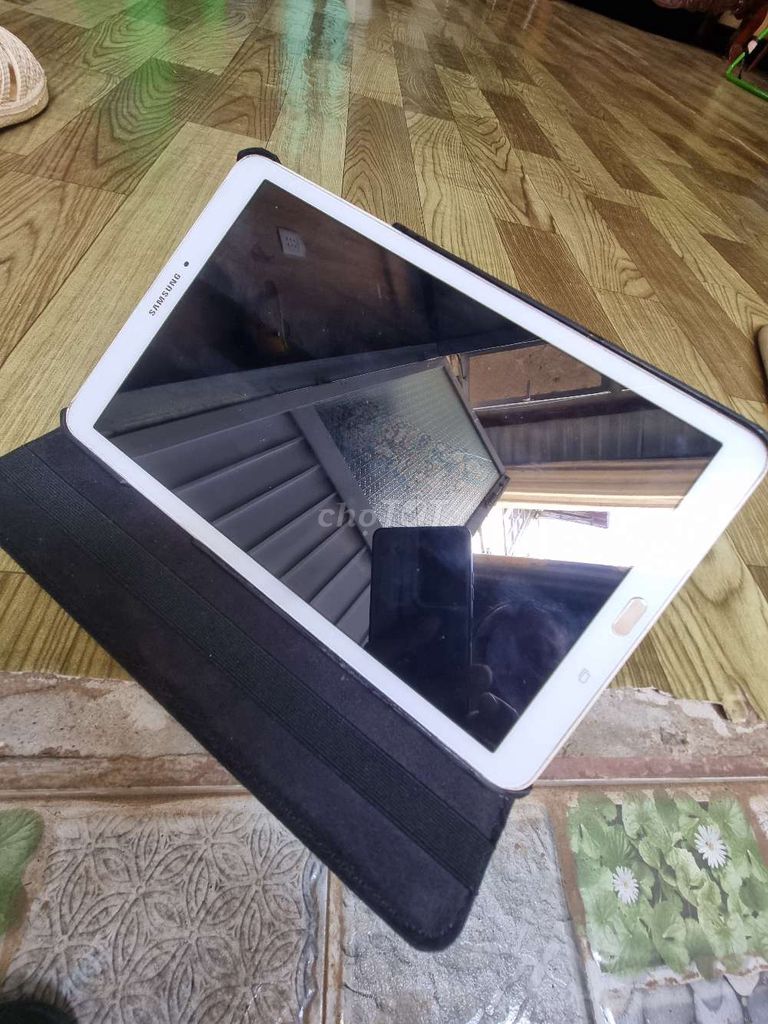 Samsung MTB Trắng Gãy chân sạc (giá xác). Mua bán Máy tính bảng tại Thành phố Buôn Ma Thuột Đắk Lắk được đăng bởi Hoàng Quân Vương  hình 1