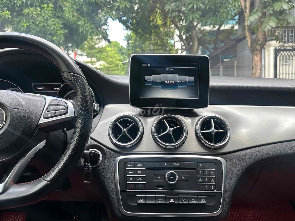 Mercedes Benz GLA250 AMG 4Matic sx 2016 màu đỏ. Mua bán Ô tô tại Quận Cầu Giấy Hà Nội được đăng bởi Cao Quý hình 10