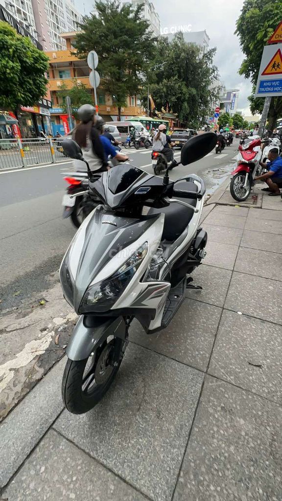 Honda Air Blade 2015 белый, серый
