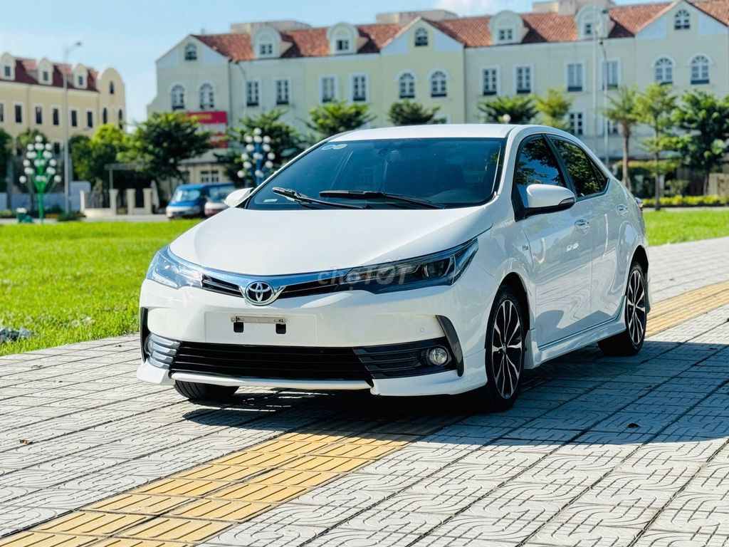 Toyota Corolla Altis 2.0V 2017