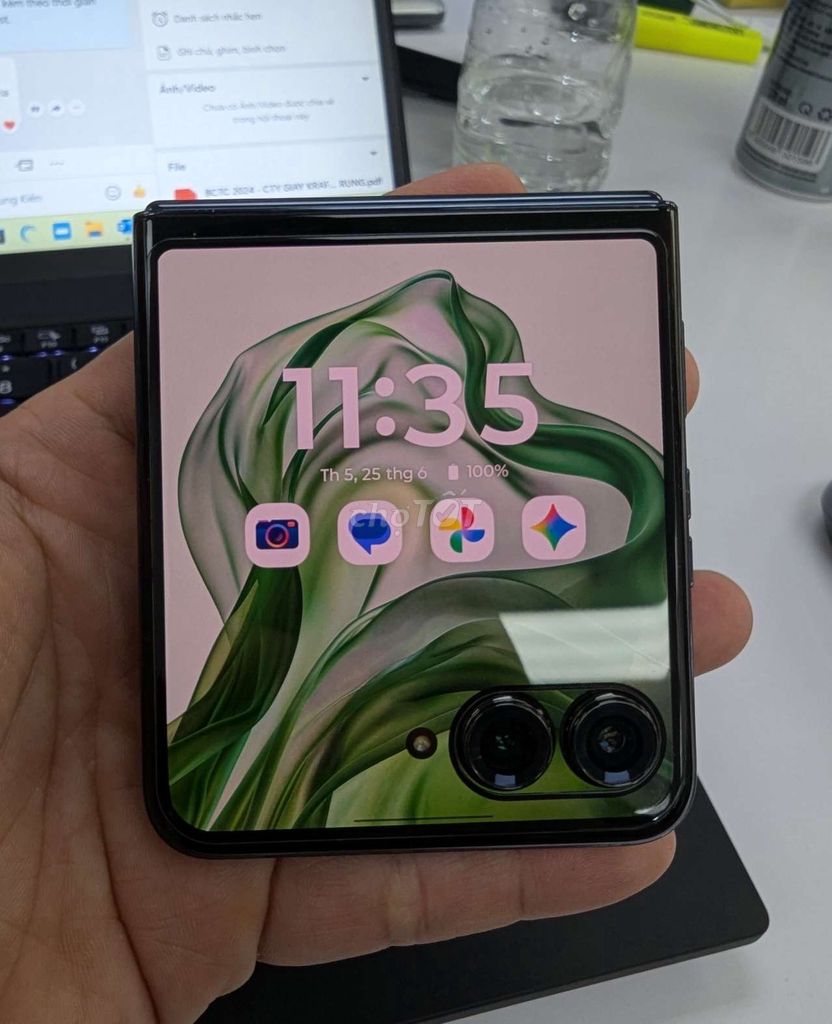 Motorola Razr 50 Ultra Đen 97%. Mua bán Điện thoại tại Quận 7 Tp Hồ Chí Minh được đăng bởi Trần Công Danh hình 1