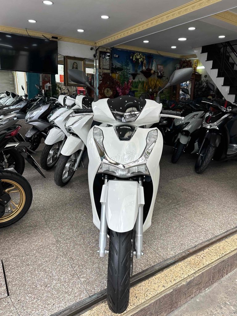 SH 150i ABS + HSTC 2021 Trắng BSTP Chính Chủ. Mua bán Xe máy tại Quận Phú Nhuận Tp Hồ Chí Minh được đăng bởi Ngô Hà hình 2