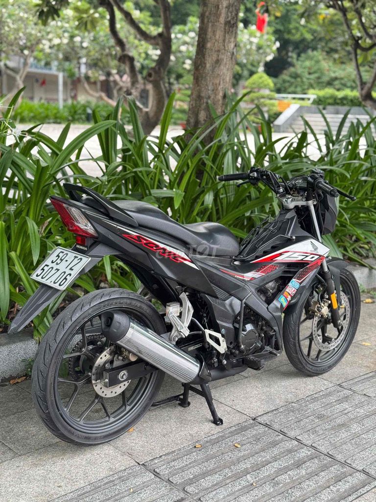 Honda Sonic 150 2021 черно-бело-красный 16 000 км с гос. номером Хошимина