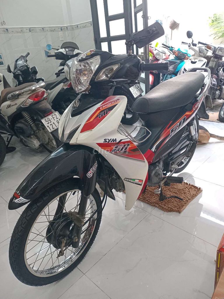 SYM Elegant xe 50 Đỏ Trắng Đen. Mua bán Xe máy tại Quận 7 Tp Hồ Chí Minh được đăng bởi Lê Xuân Thứ hình 3