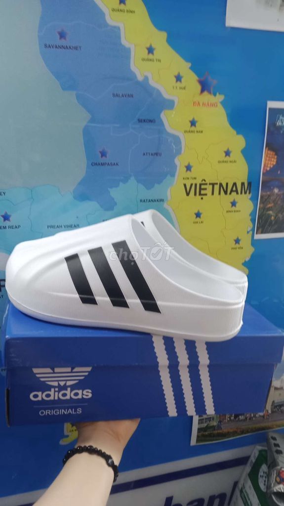 Dép sục Adidas Unisex Trắng. Mua bán Giày dép tại Quận 10 Tp Hồ Chí Minh được đăng bởi hoaimo  hình 1