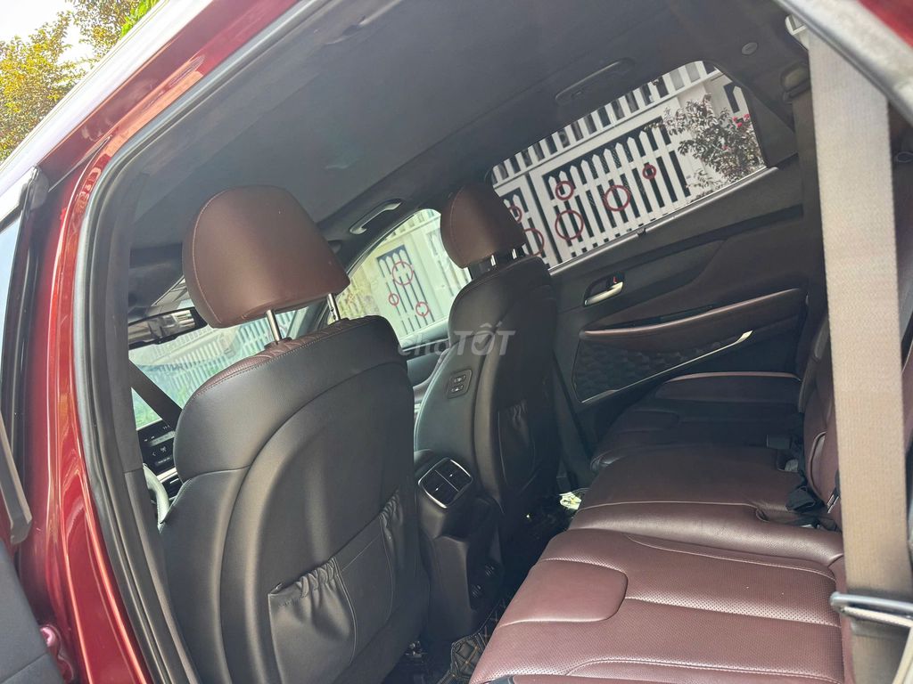 Hyundai SantaFe 2.2D Premium 4x4 Đỏ model 2021. Mua bán Ô tô tại Quận 12 Tp Hồ Chí Minh được đăng bởi Xuân Trường hình 4