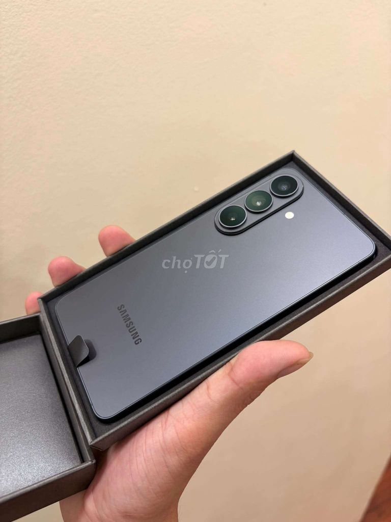 Samsung S26 nhỏ 256GB Xám. Mua bán Điện thoại tại Quận Ba Đình Hà Nội được đăng bởi TRẦN MINH SƠN hình 1