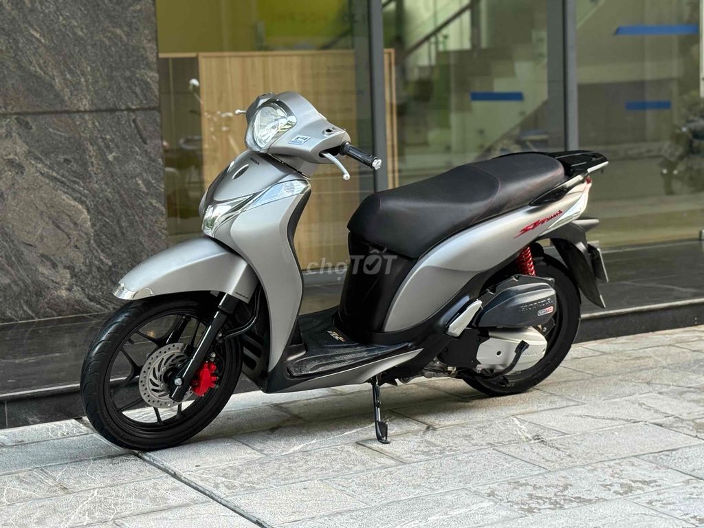 Sh mode smartkey thể thao bạc nhám 585.79. Mua bán Xe máy tại Quận Ba Đình Hà Nội được đăng bởi Xe Máy Nam Thi hình 5