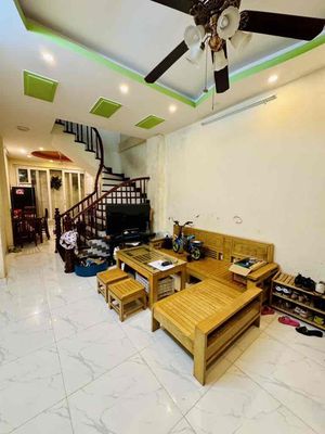 BÁN NHÀ ĐỀN LỪ - DT RỘNG 45M GIÁ 6.8 TỶ -  NGÕ RỘNG 4M - NHÀ 3 THOÁNG. Mua bán nhà ở tại Quận Hoàng Mai Hà Nội được đăng bởi Phạm Hải