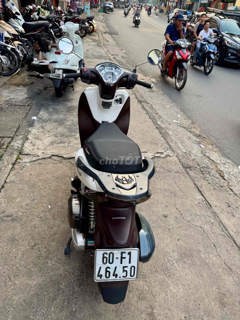 🔵🔵 SH Mode trắng nâu cuối 2014 rất đẹp có góp. Mua bán Xe máy tại Thành phố Biên Hòa Đồng Nai được đăng bởi XE MÁY CŨ THÀNH MỸ  hình 5