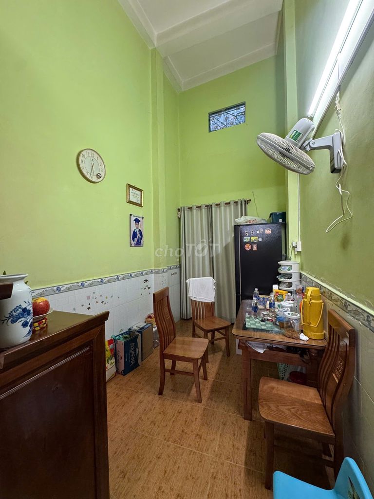 КОММЕРЧЕСКИЙ ПЕРЕУЛОК В РАЙОНЕ 10, У РЫНКА НЬЯТ ТАО - 21М2, 3 ЭТАЖА