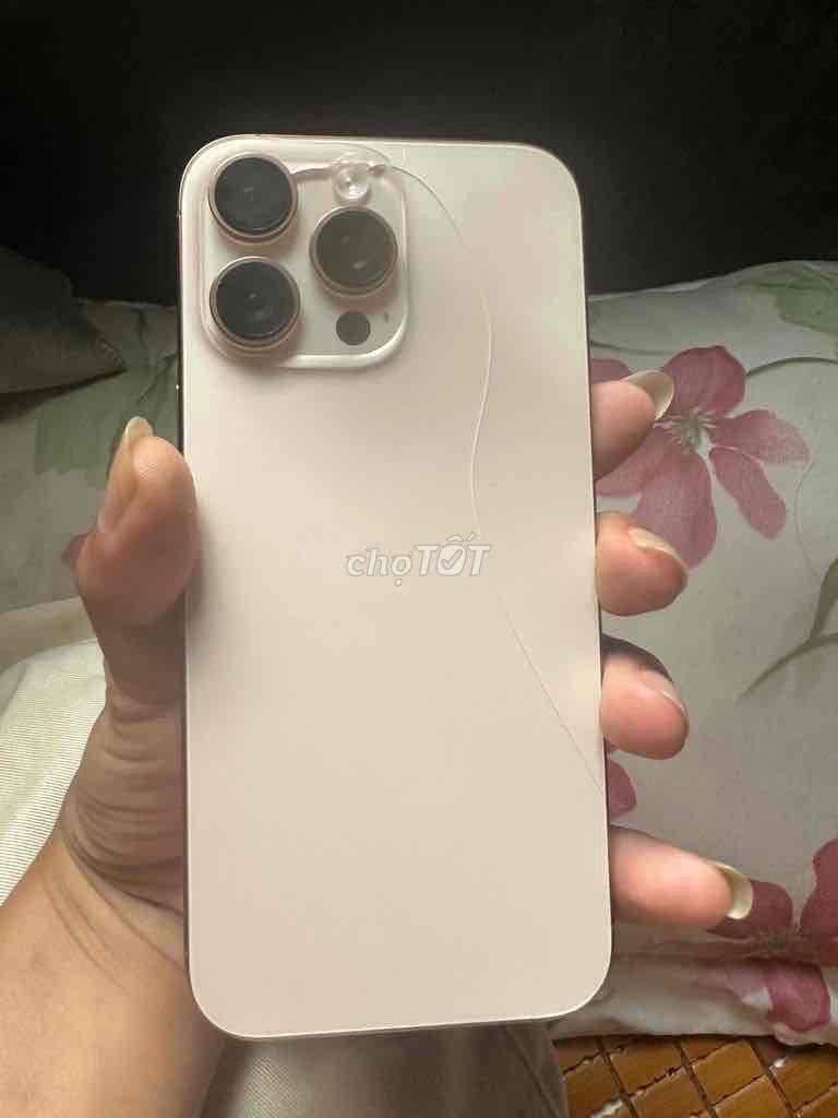 Apple iPhone 16 Pro Max Vàng Nứt lưng. Mua bán Điện thoại tại Huyện Thống Nhất Đồng Nai được đăng bởi Hà Mạnh Dũng hình 1