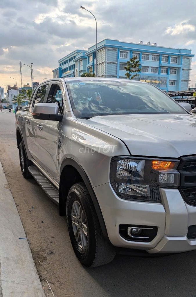 Ford Ranger XLS AT 2022 - Bảo hành full chính hãng