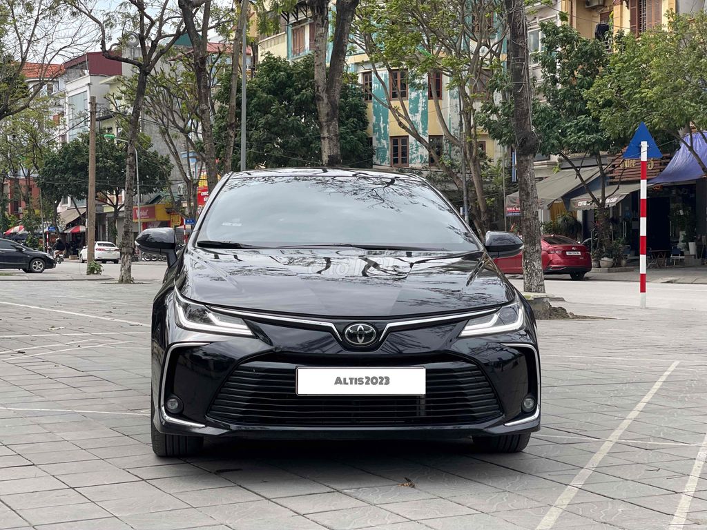 Toyota Corolla Altis 2023 1.8V - 14000 km