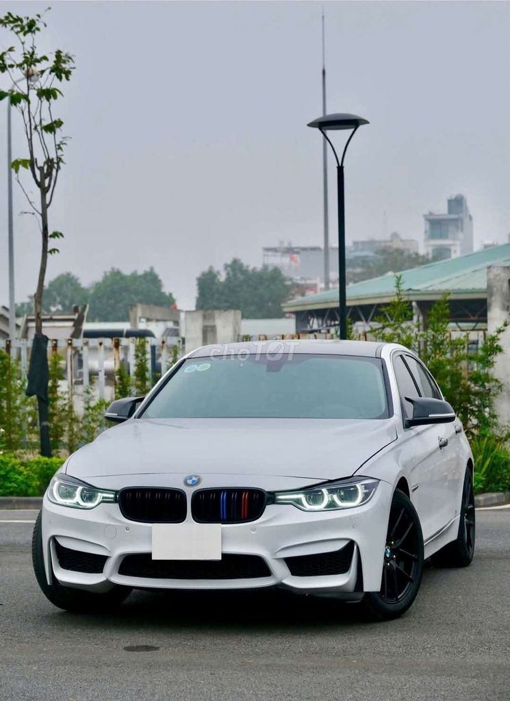 BMW 320i sản xuất 2018 full options, đồ chơi