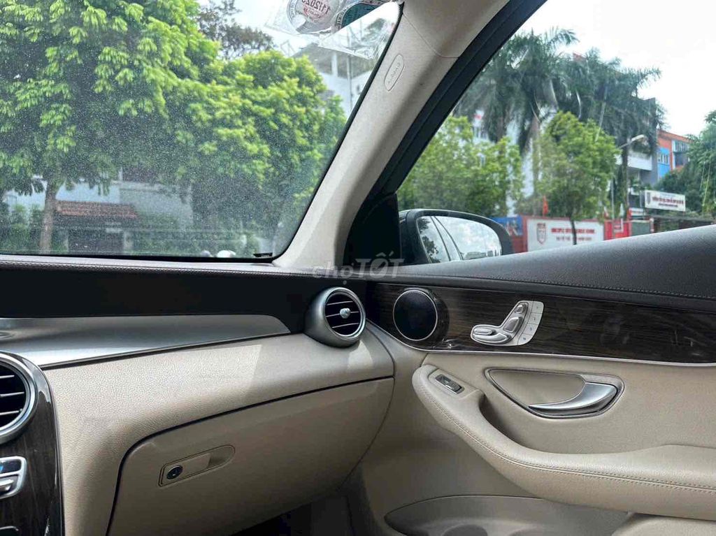 Mercedes-Benz GLC 200 2018 Đen. Mua bán Ô tô tại Quận Nam Từ Liêm Hà Nội được đăng bởi Trường Thịnh Phát autu Quốc Toản hình 7