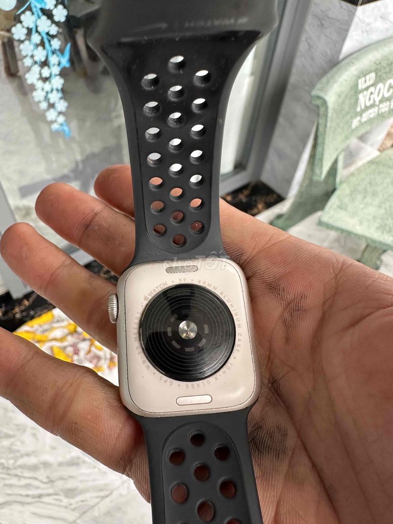 Apple Watch SE 2 Bạc Đã sử dụng. Mua bán Thiết bị đeo thông minh tại Huyện Bình Chánh Tp Hồ Chí Minh được đăng bởi Lê Thành Trung hình 1
