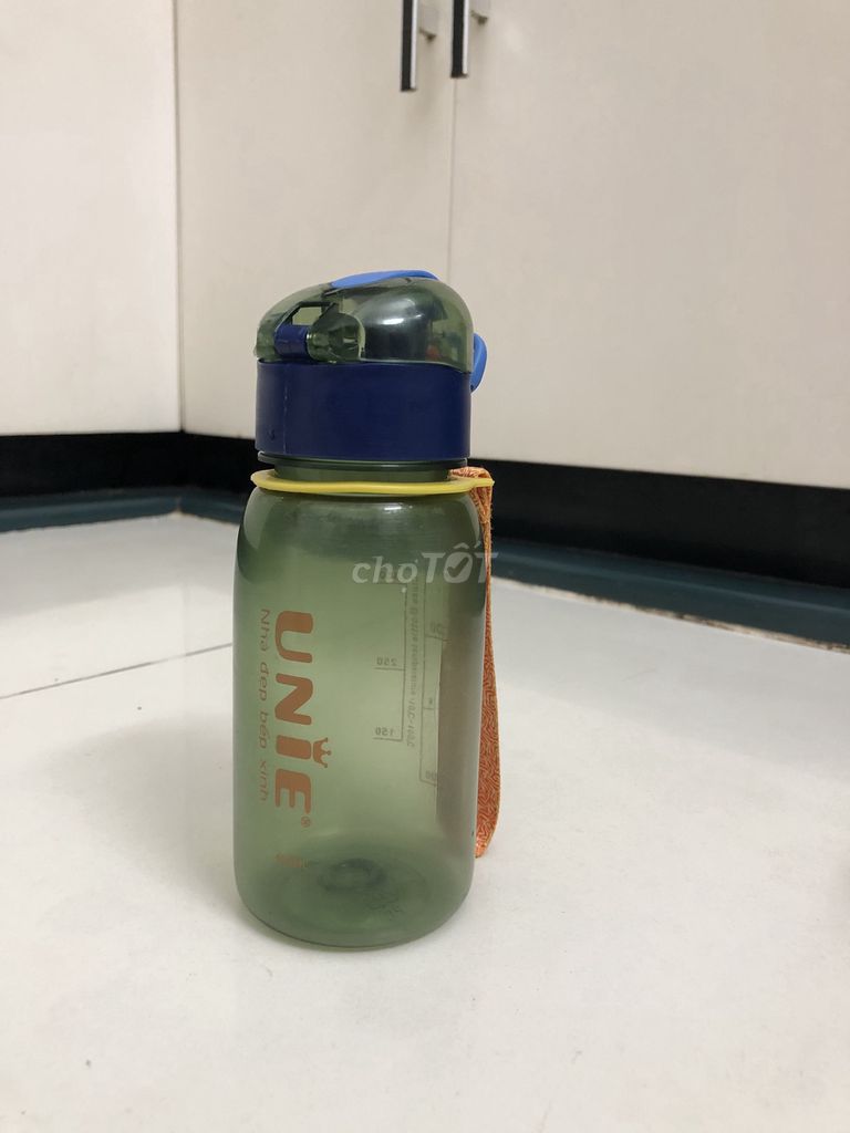 Thanh lý chai nước UNIE - 400ml. Mua bán Dụng cụ nhà bếp tại Quận 3 Tp Hồ Chí Minh được đăng bởi Châu Vy hình 1