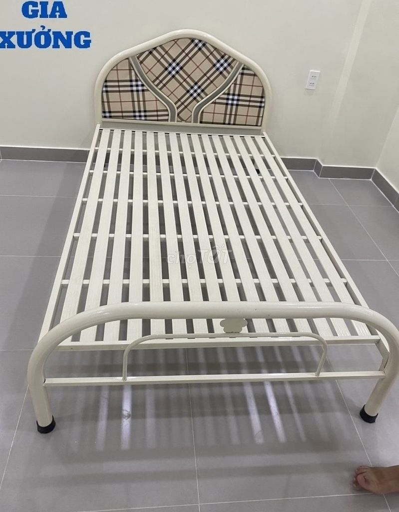 Giường ngủ sọc caro - giường giá rẻ ạ -----. Mua bán Giường, chăn ga gối nệm tại Quận 11 Tp Hồ Chí Minh được đăng bởi Nội thất giá xưởng TL hình 1